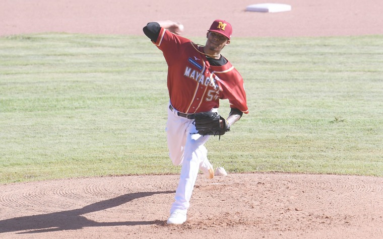 Quemando la liga pitcher dominicano Indios Mayagüez