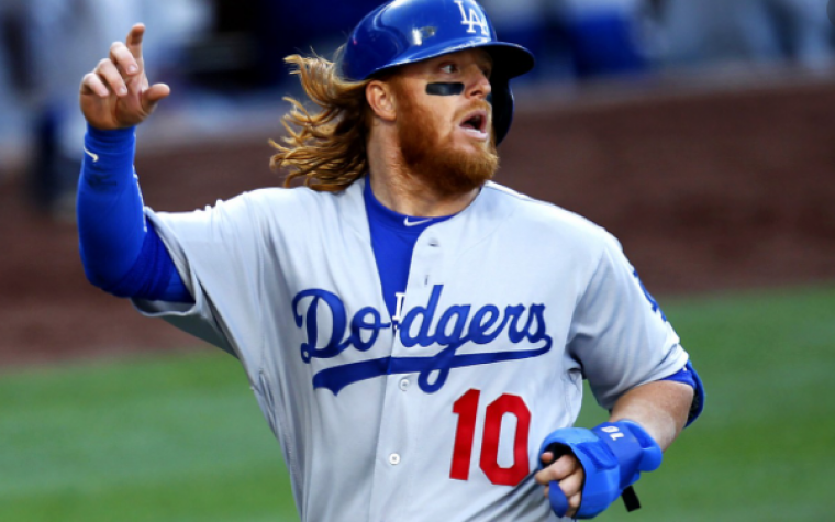 Blooper en bases le cuesta HR a Dodgers