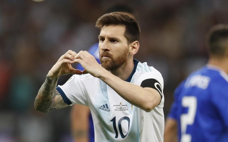 Messi rescata a Argentina ante Paraguay