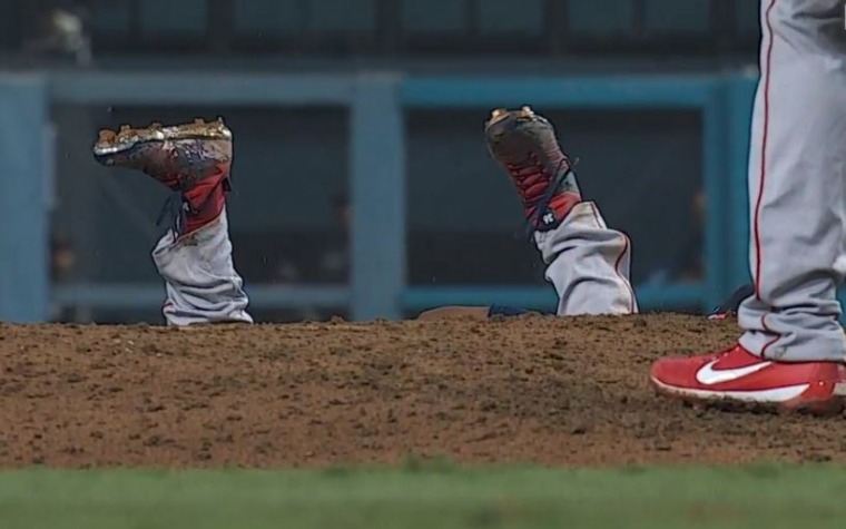 Ganan los Dodgers maratón de más de 7 horas