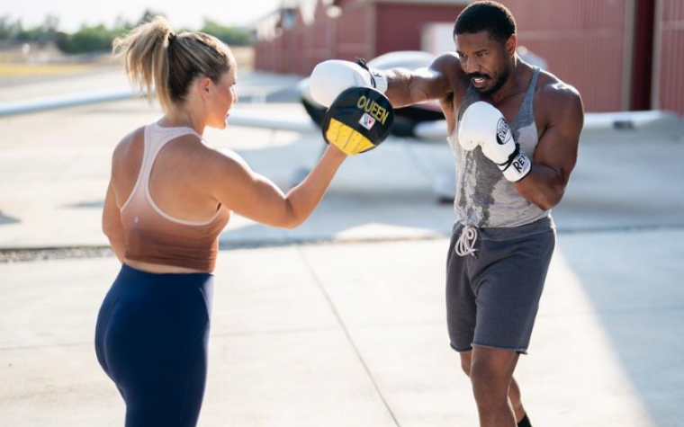 'Mitt Queen' reina en el boxeo, fitness y cine