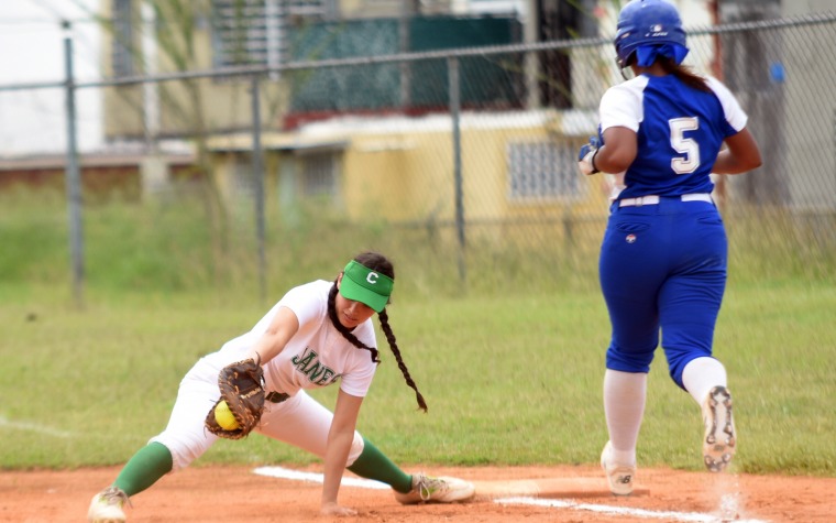 Cuadrados los Playoffs del SoftFem LAI