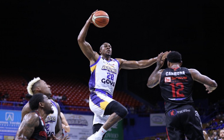 Vaqueros al puntero del BSN, Leones ganan en Arecibo