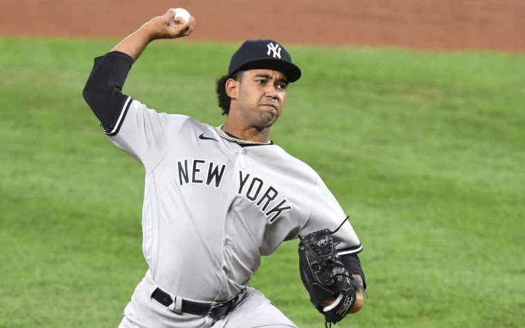 Yankees bajan a Deivi García