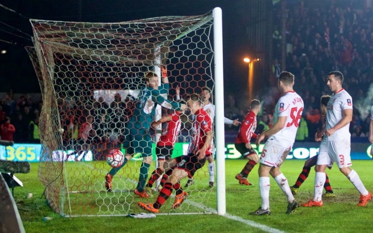 Gol olímpico que asustó al Liverpool