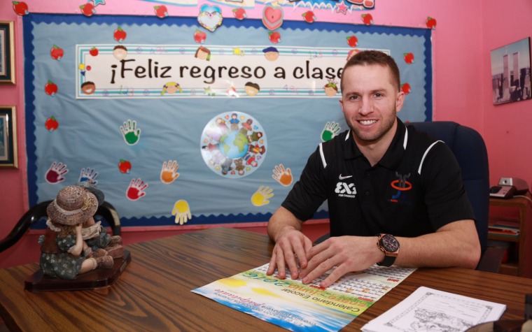 Barea pone al día escuela