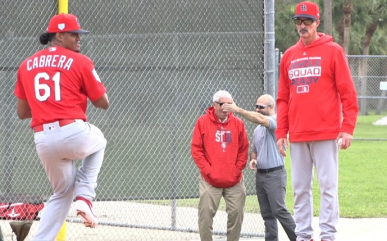 Pitcher zurdo dominicano a debutar con los Cardenales