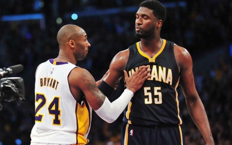 Los Lakers consiguen a Hibbert desde Indiana