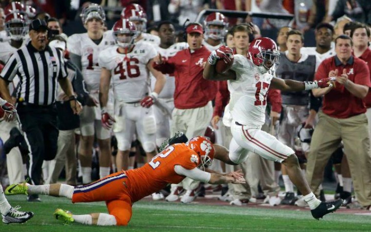 Alabama reina en el football colegial