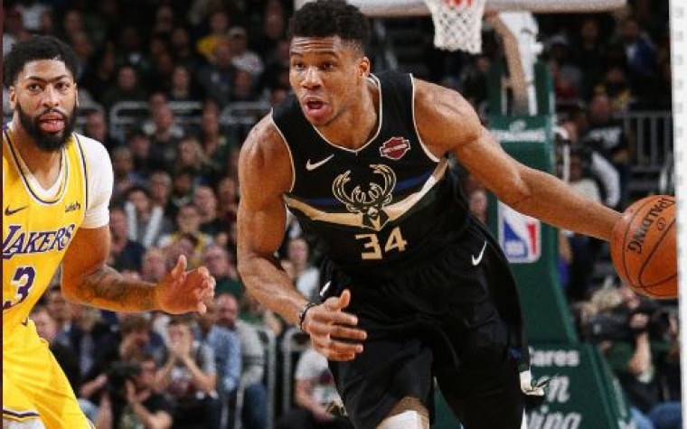 Bucks se ganan a los Lakers