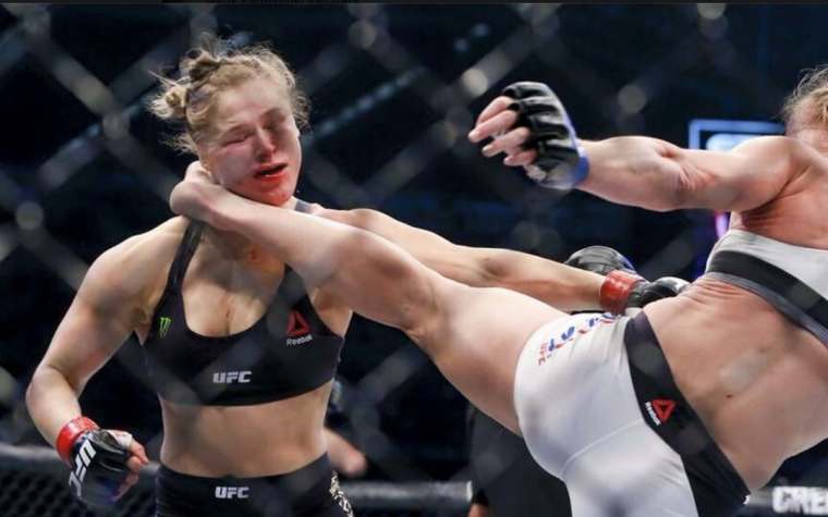 Holm vapuleó a Rousey