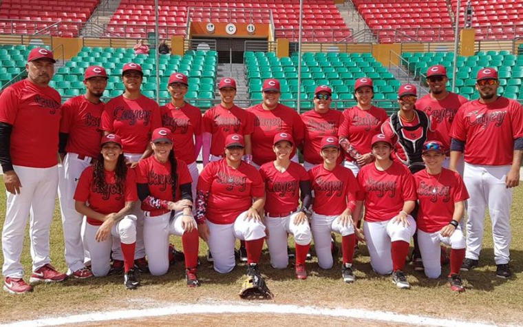 Luchada la pelota femenina