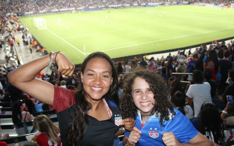 Ashley y 'Puyol' se curan en L.A con USAvsJAP