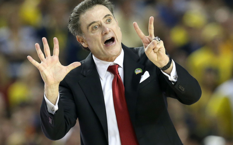 ¿Gesto obsceno de Pitino?