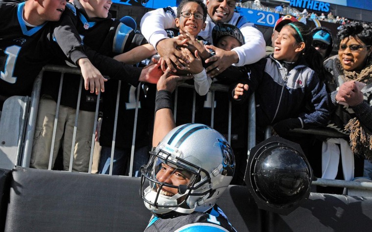 Panthers matienen invicto; Ganan los Cowboys