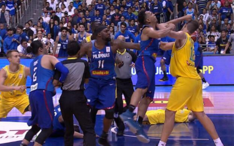 Expulsan 13 jugadores en pelea juego FIBA