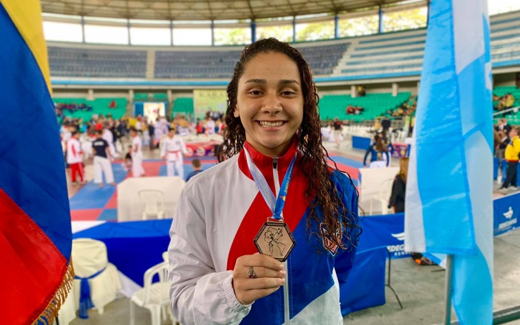 Hace el peso Janessa Fonseca en PreOlímpico