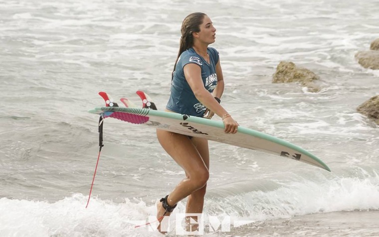 A las olas de Rincón las chicas