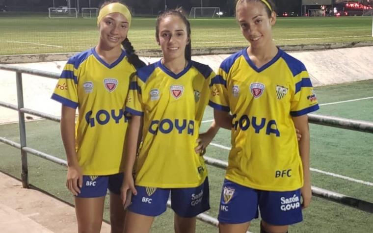 Hermanas Rivera estrenan camisa Bayamón FC