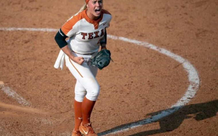 Catcher le da bolazo en la cara a su pitcher en NCAA