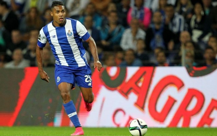 Alex Sandro es de la Juve