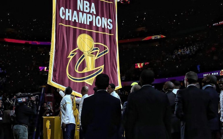 LeBron y los Cavs inician con el pie derecho