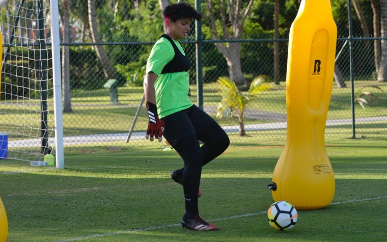 Entrenamiento intenso para las porteras