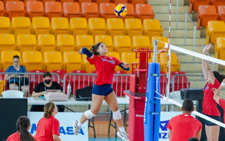 Entra a escena la Sele Voleibol Femenino en Juana Díaz