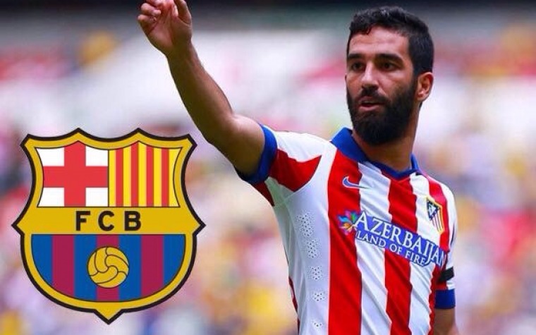 Arda Turán ficha con el Barcelona.