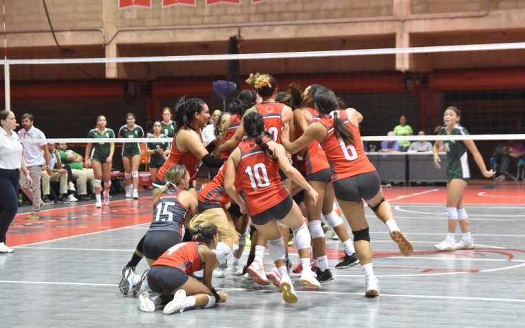 Campeonas del Voleibol LAI las Taínas UAGM