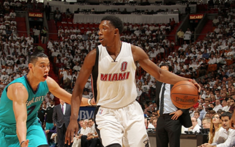 Playoff NBA: Heat 115-103 Hornets