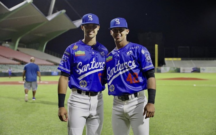 Hermanos Layer juntos con los Cangrejeros