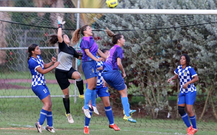 Ann Cintrón eleva su fútbol