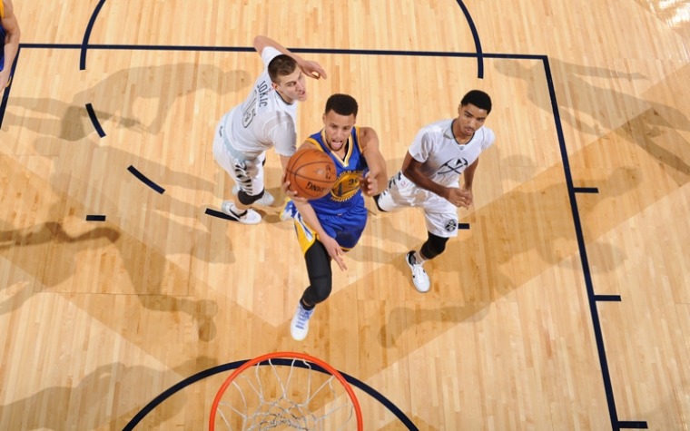 Warriors empatan marca 15-0