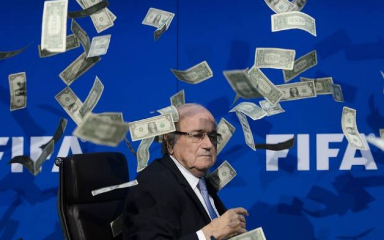 FIFA: Blatter en la mirilla de fiscalía