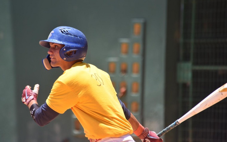 Joven utiliza béisbol para sobrellevar espectro de autismo