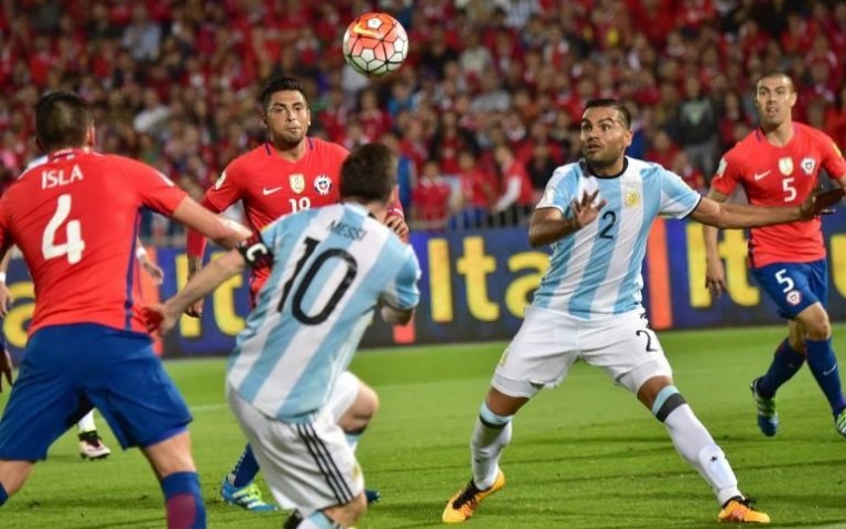 Argentina domina a Chile. Empatan Italia vs España