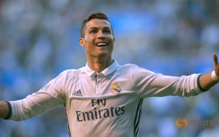 El Madrid golea y sigue líder