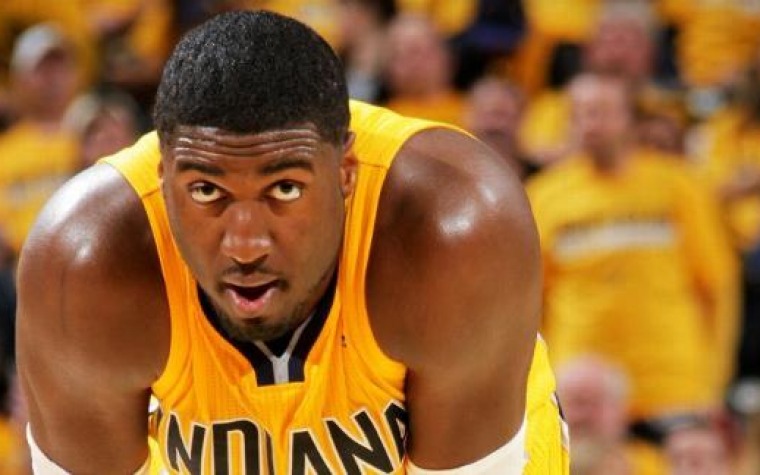 Pacers enviarán Hibbert a los Lakers