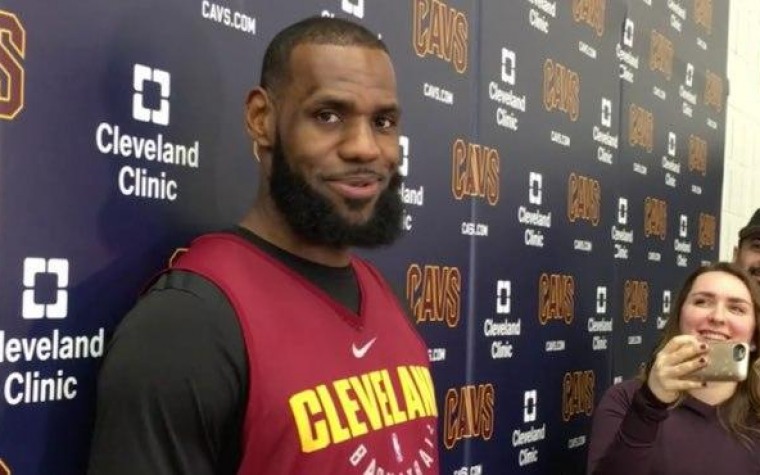 LeBron asegura que no ha preparado una lista de equipos